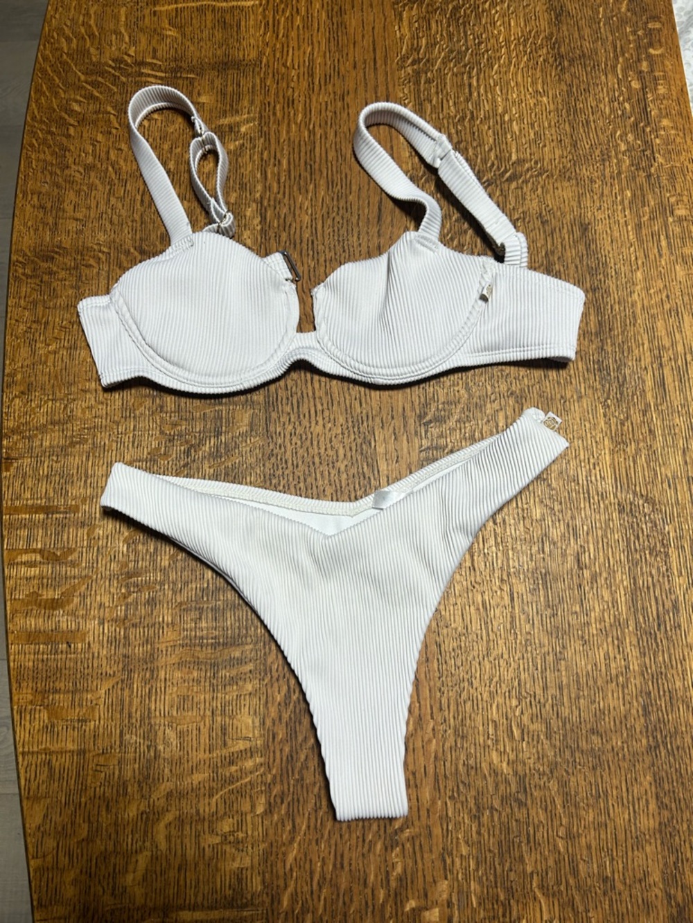 La Vie En Rose White Ribbed Bikini Set